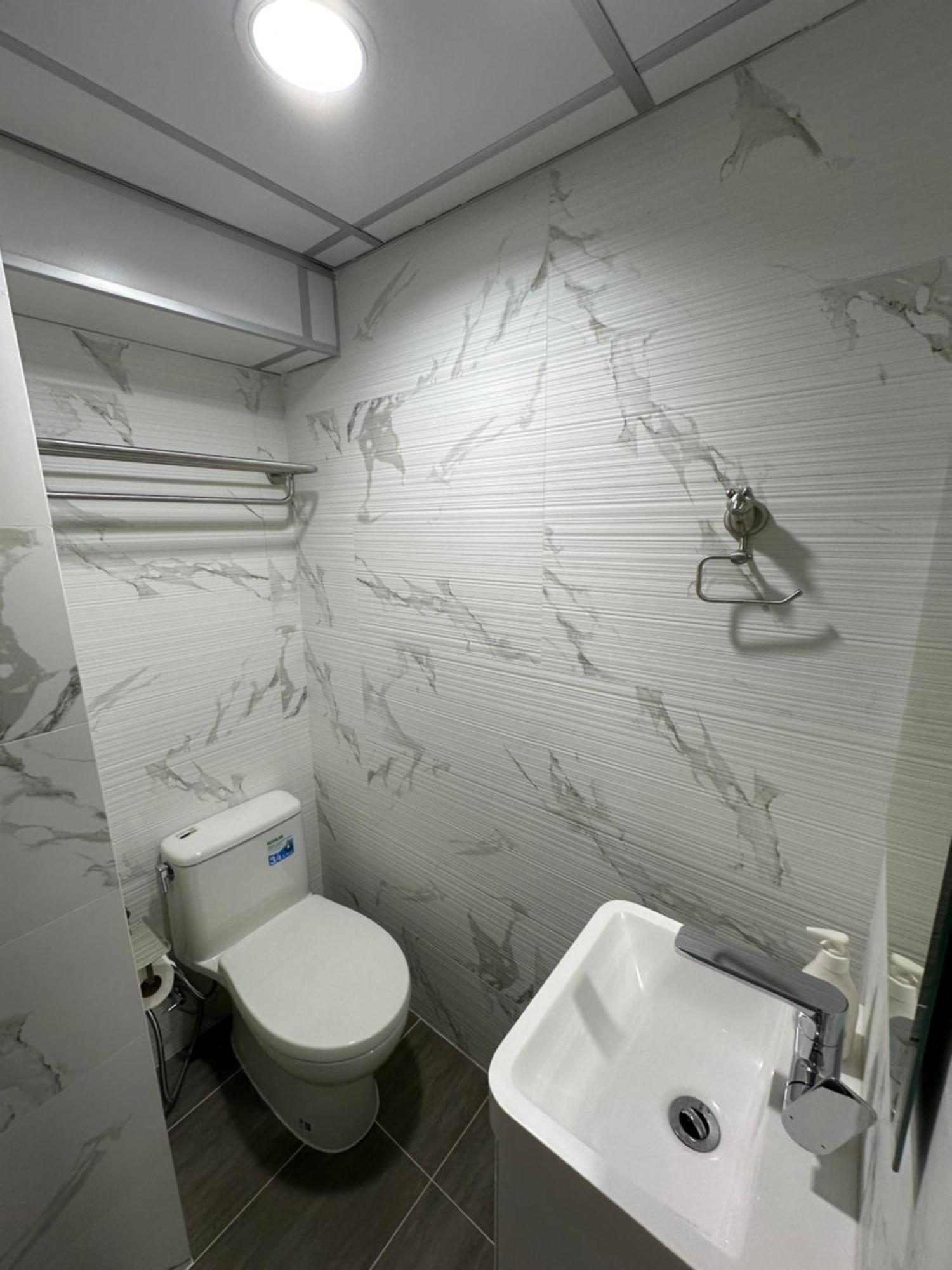 Renovated Loft Style Condo Bangkok Bagian luar foto