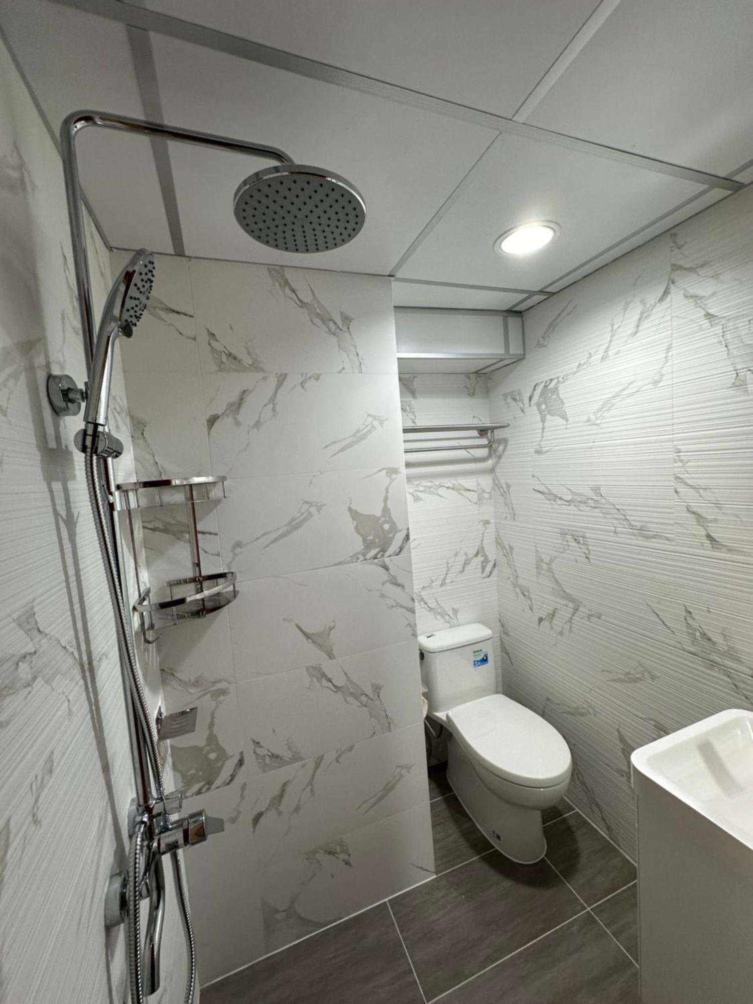 Renovated Loft Style Condo Bangkok Bagian luar foto