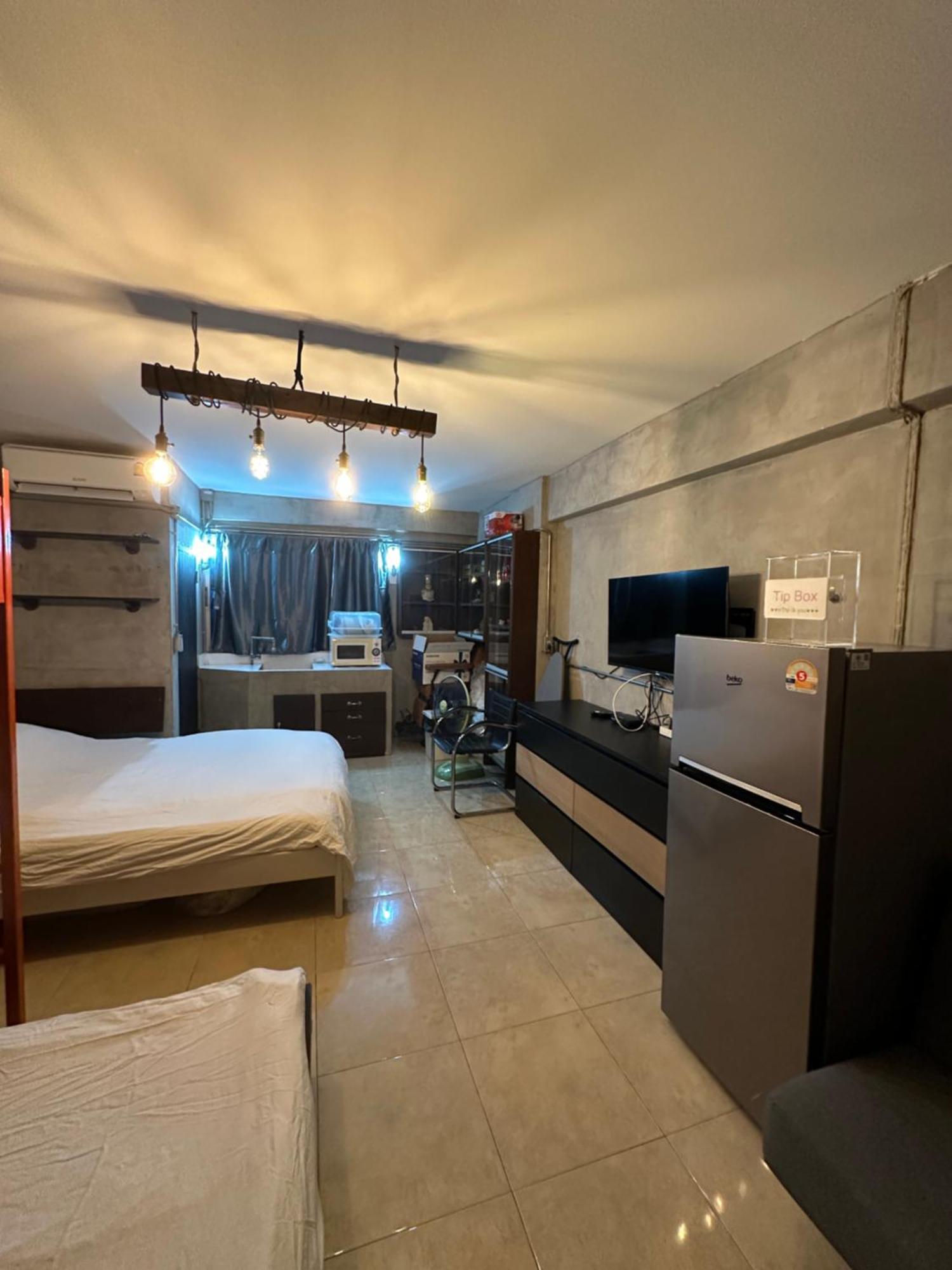 Renovated Loft Style Condo Bangkok Bagian luar foto